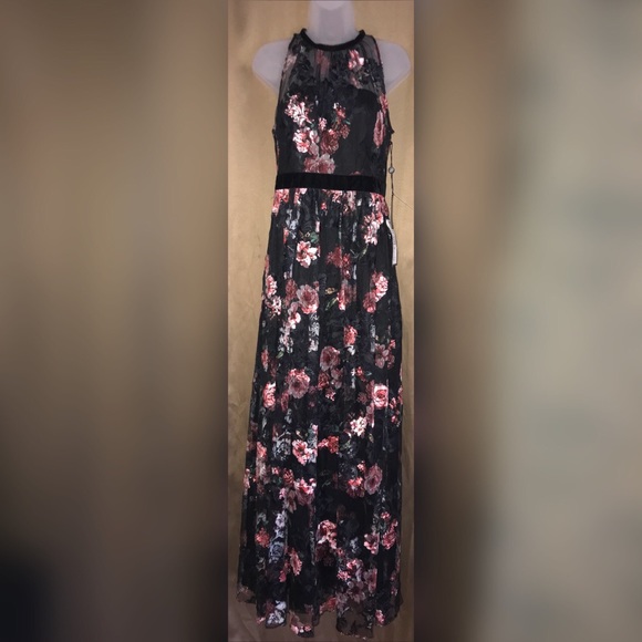 SOLD Adrianna Papell Sleeveless Gown - Picture 4 of 8